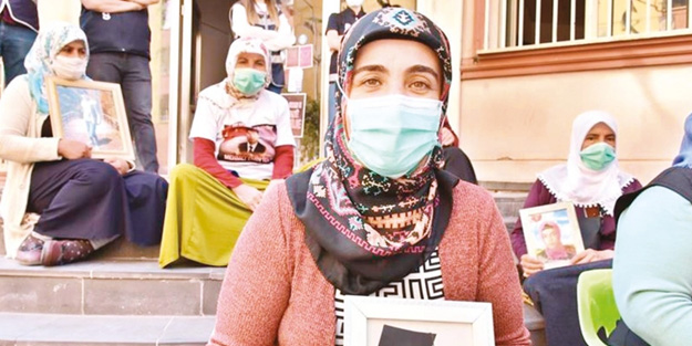 Selahattin Demirtaş'ın annesine çağrı: Sen de oğlunu PKK'dan iste
