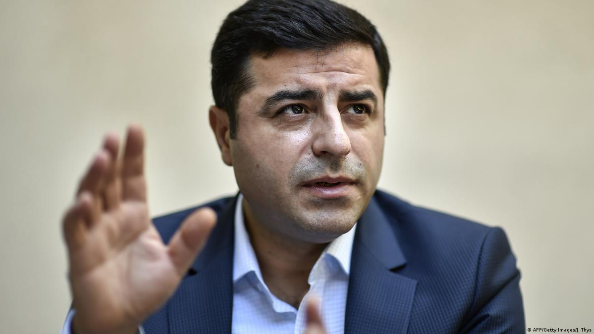 Selahattin Demirtaş’tan tarihi fırıldaklık! Vay anasını sayın seyirciler