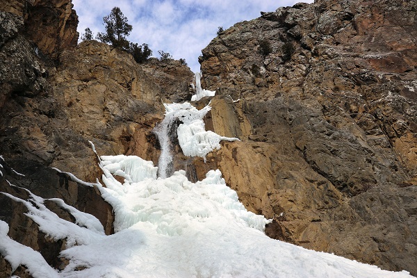 Şelale buz tuttu ortaya bu manzara çıktı