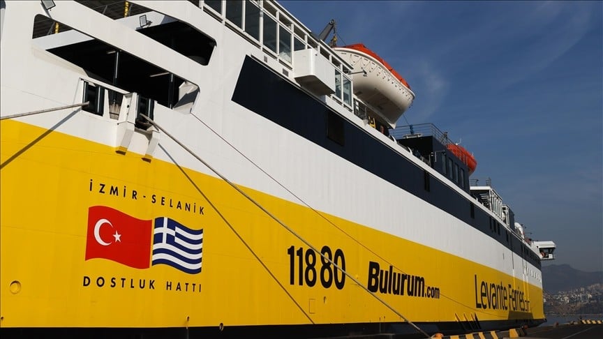 Selanik-İzmir seferini yapan ilk gemi İzmir Limanı'na yanaştı