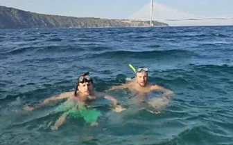 Selçuk Bayraktar, İstanbul Boğazı'nı yüzerek geçtiği anları paylaştı! Yüzme sebebi herkesi duygulandırdı