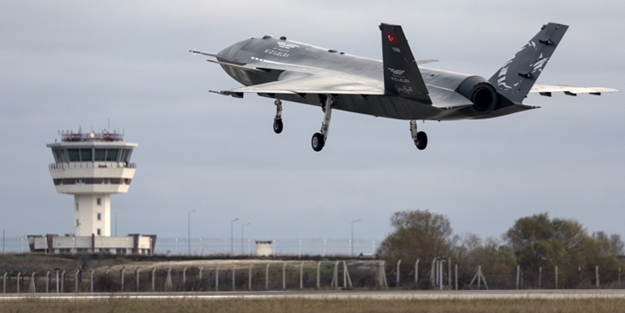 Selçuk Bayraktar tarihi anları paylaştı! KIZILELMA gökyüzüyle buluştu