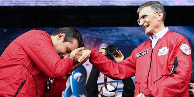 Selçuk Bayraktar TEKNOFEST'te Aziz Sancar'la yaşadığı duygusal anları anlattı