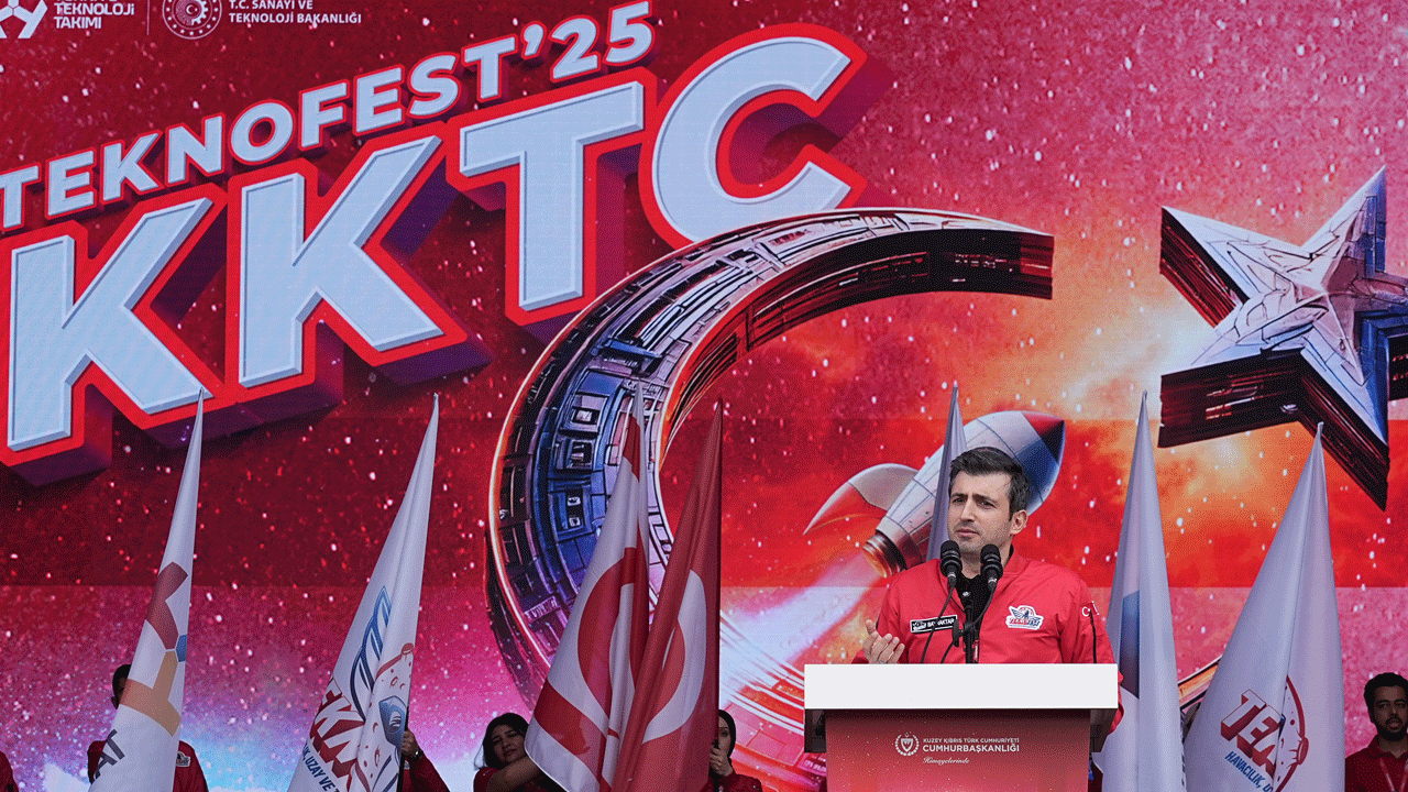 Selçuk Bayraktar TEKNOFEST'te üzerine basa basa söyledi: Kıbrıs'ın bağrında bir kez daha ilan ediyoruz...