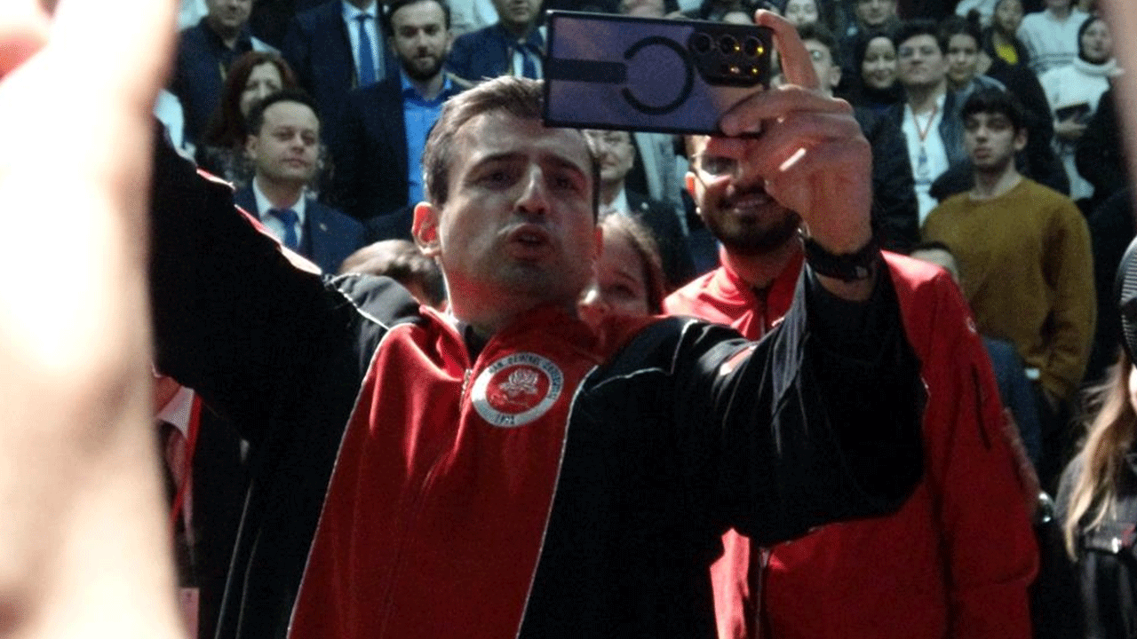 Selçuk Bayraktar'a fahri doktora verildi