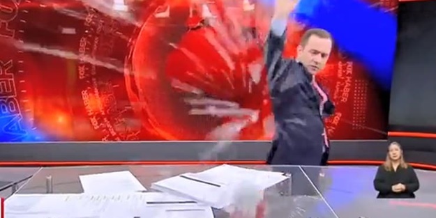 Haberi bültenden niye çıkarmadın da kameraya şov yaptın?
