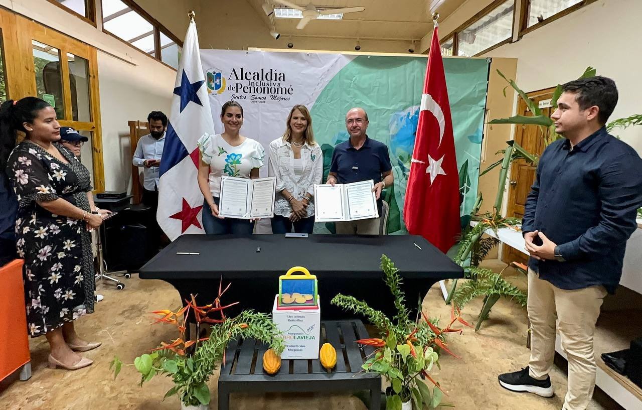 Selçuklu Belediyesi bir ilke daha imza attı! Selçuklu ve Penonome Belediyesi kardeş oldu