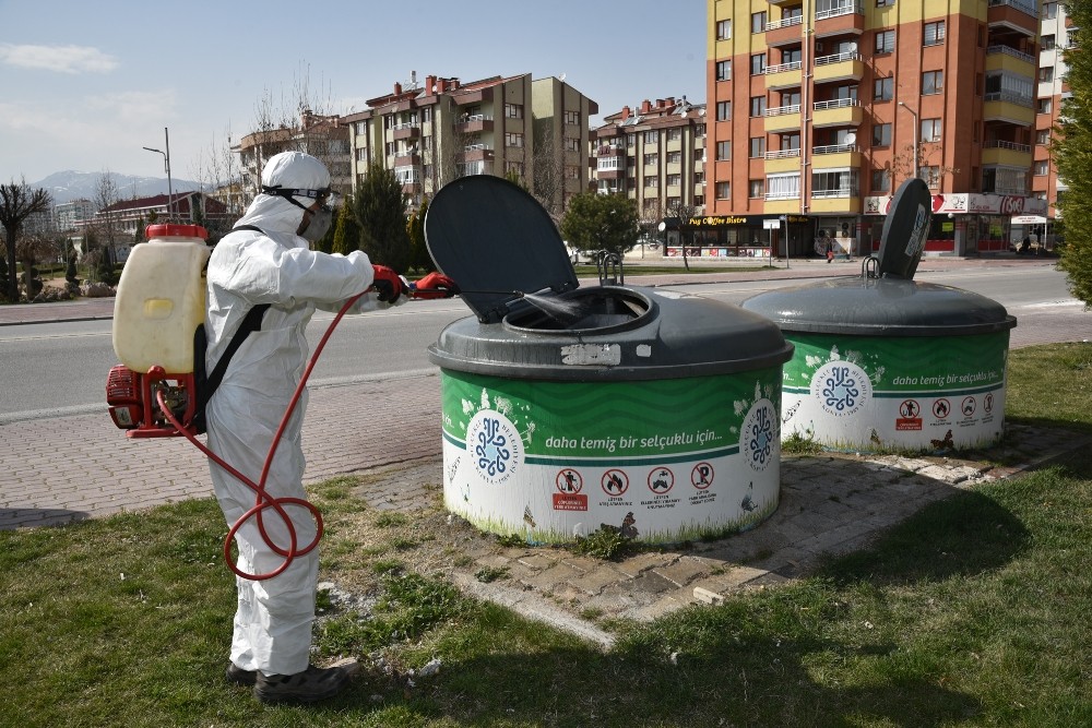 Selçuklu Belediyesi dezenfekte çalışmalarına aralıksız devam ediyor 