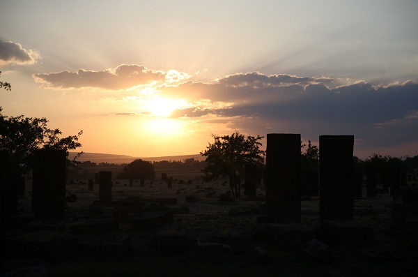 Selçuklu Meydan Mezarlığında günbatımı