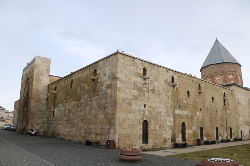 Selçuklu sultanı, vefatının 800. yılında kabri başında anıldı 