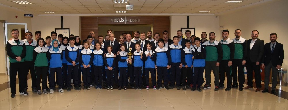 Selçuklu’da başarılı sporcular ödüllendirildi 
