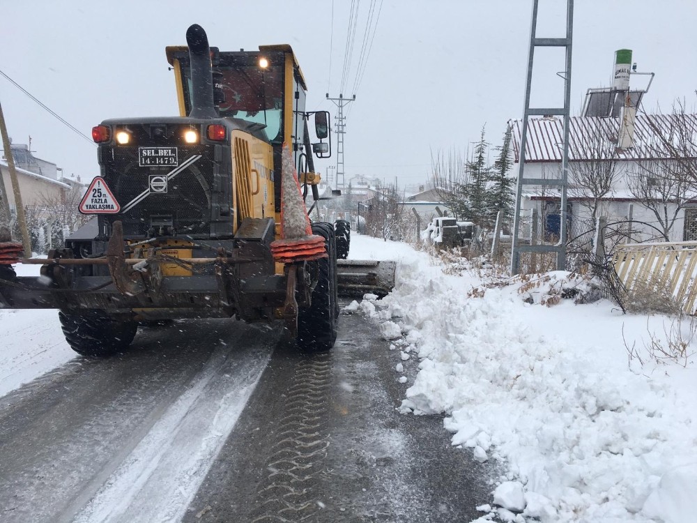 Selçuklu’da dış mahallelerde yoğun kar mesaisi 