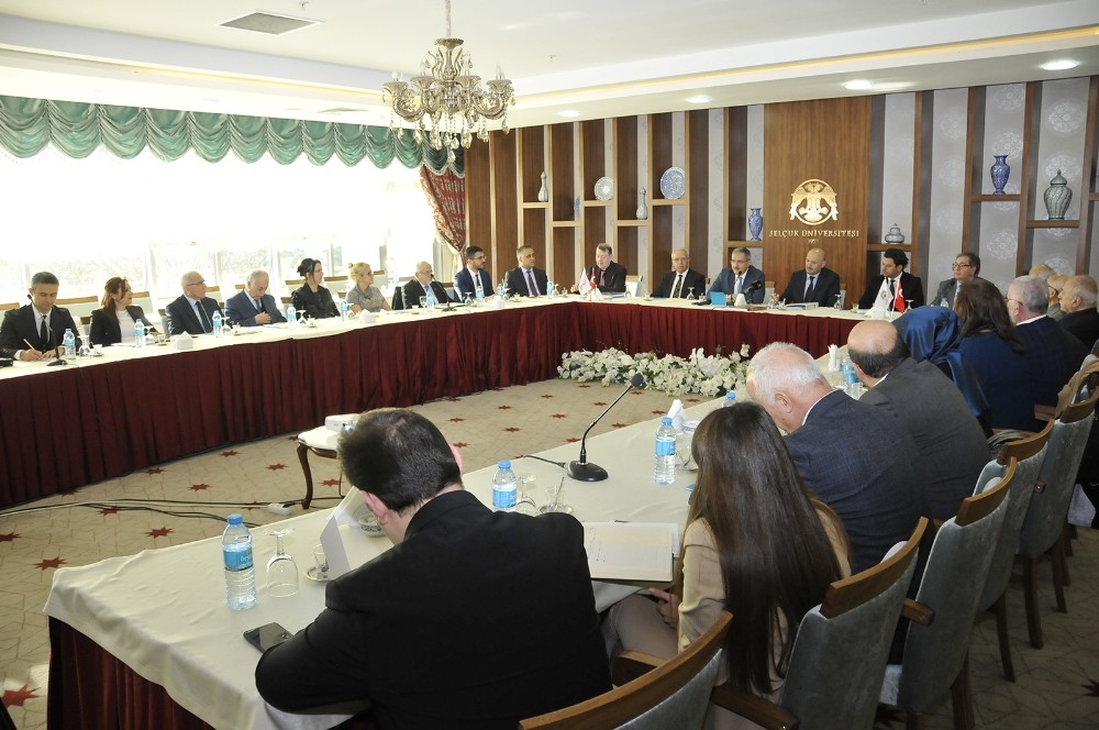 Selçuk’ta ‘Küresel Sağlık ve Yaşlılık Diplomasisi Çalıştayı’ yapıldı 