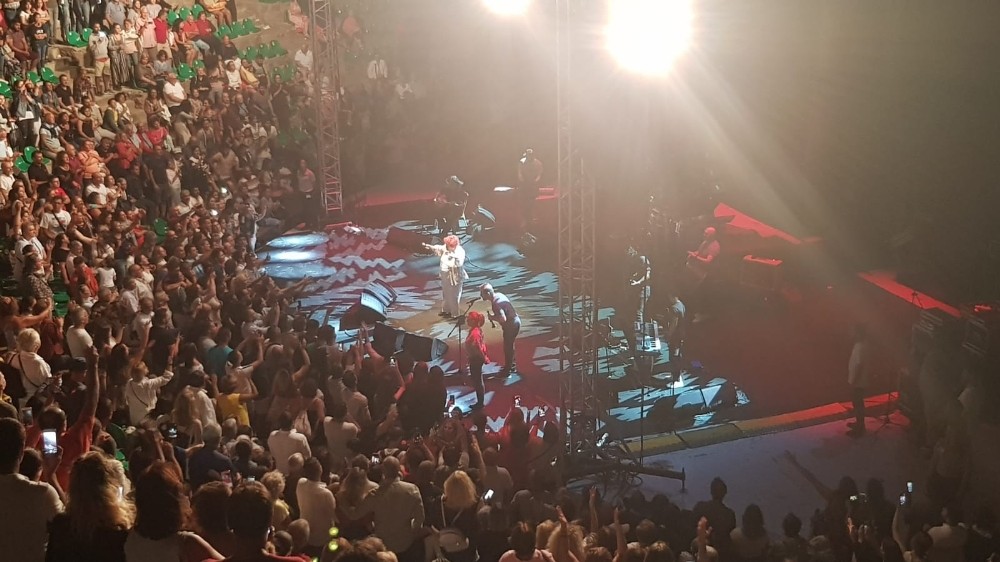 Selda Bağcan Ayvalık’ı yıktı geçti 