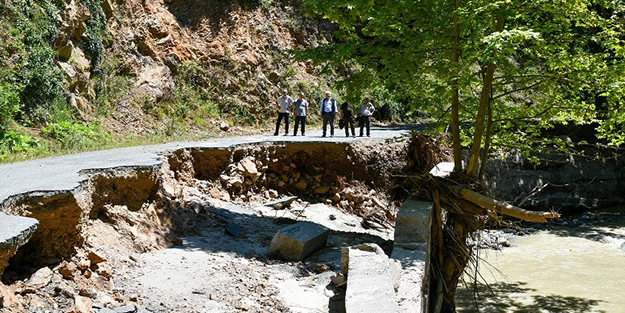 Selde köprü ve yol çökmüştü! Mengen-Yedigöller yolu ulaşıma açıldı