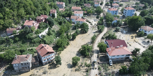 Selde yıkılan binanın müteahhidi için gözaltı kararı