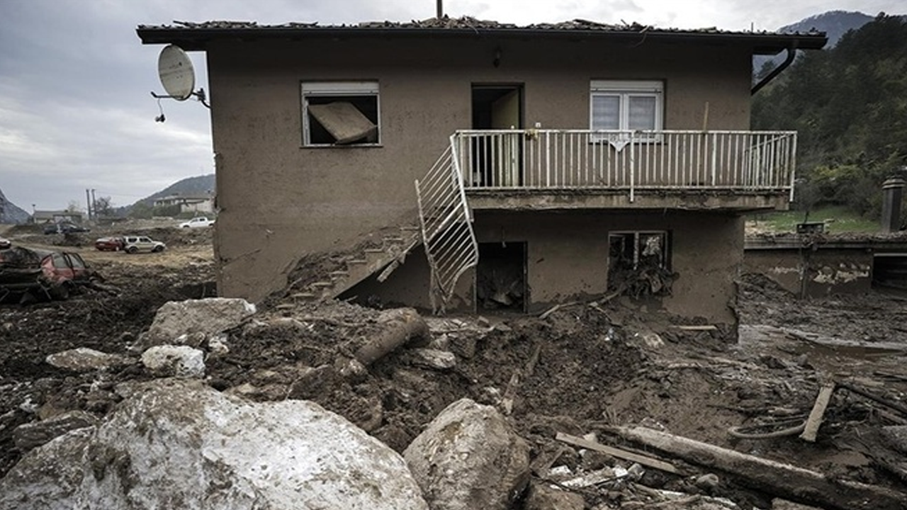 Selden etkilenen Bosna Hersek'e 20 milyon avro yardım