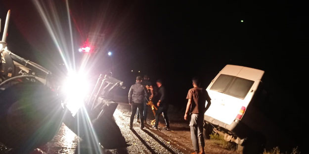 Sele kapılan minibüs devrildi: 3 yaralı