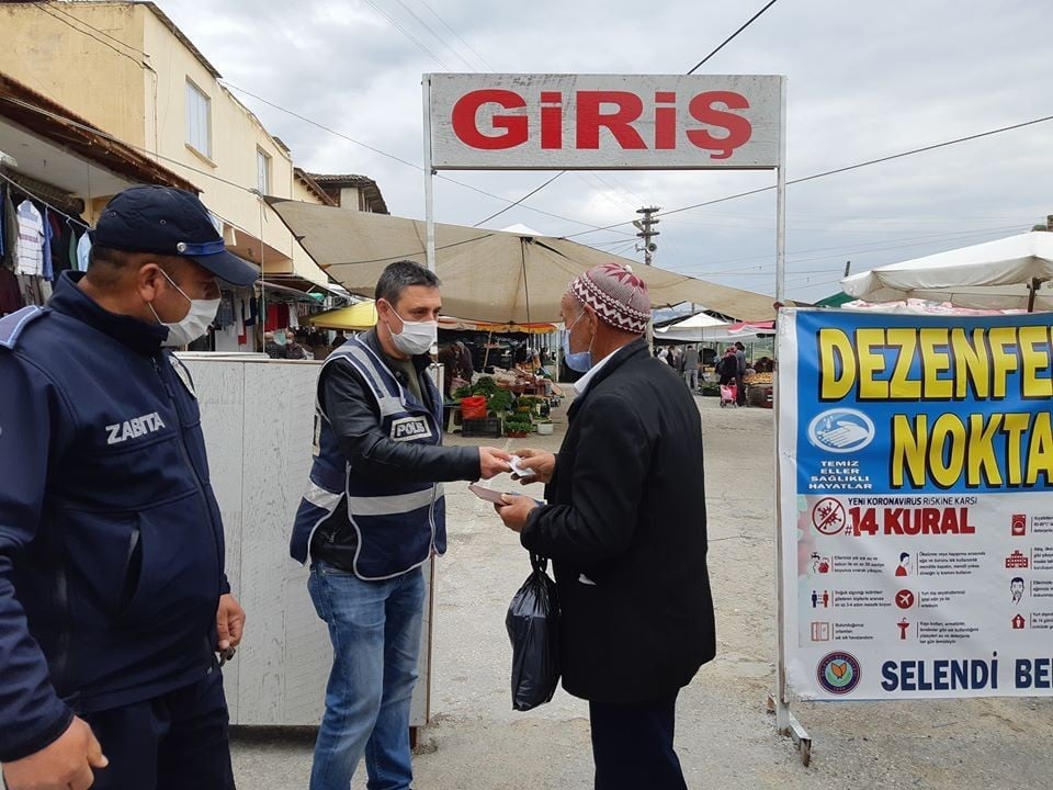 Selendi pazarında korona virüs önlemleri devam ediyor 