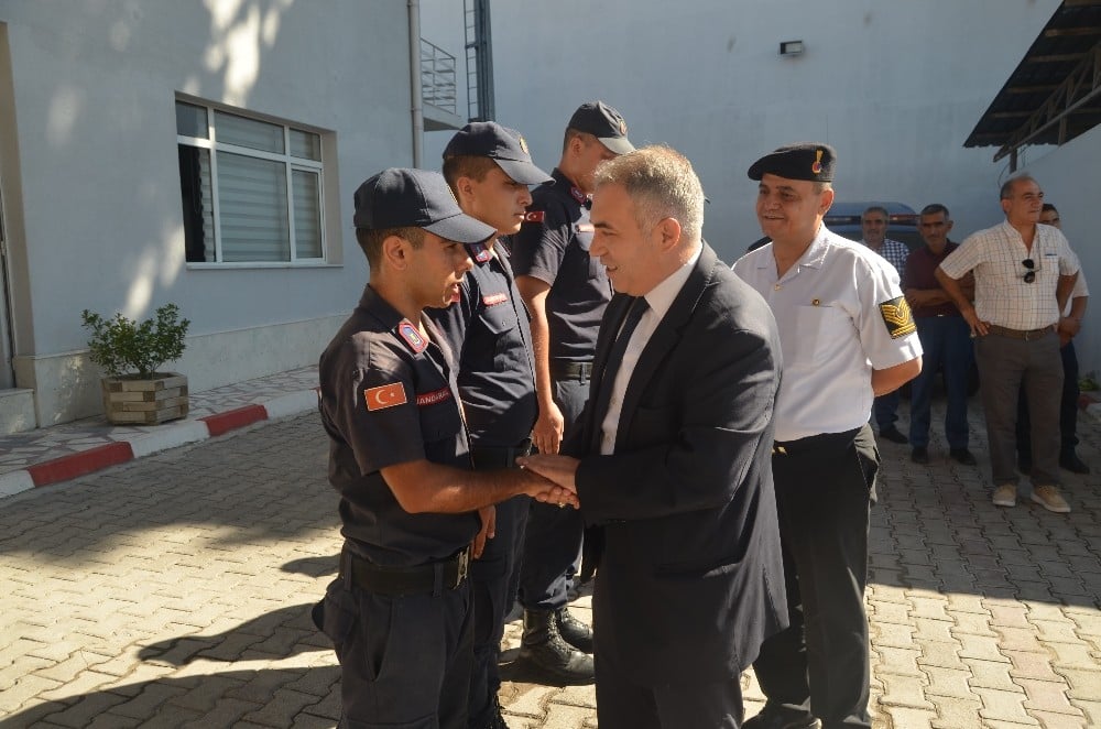 Selendi protokolü halkla bayramlaştı 