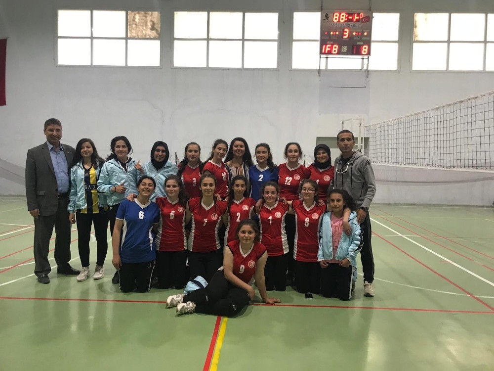 Selendi’de futbol ve voleybolun şampiyonları belli oldu 