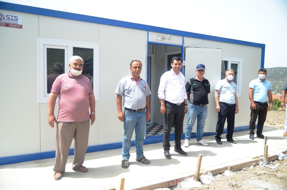 Selendi’de iki mahalleye prefabrik sağlık evi 
