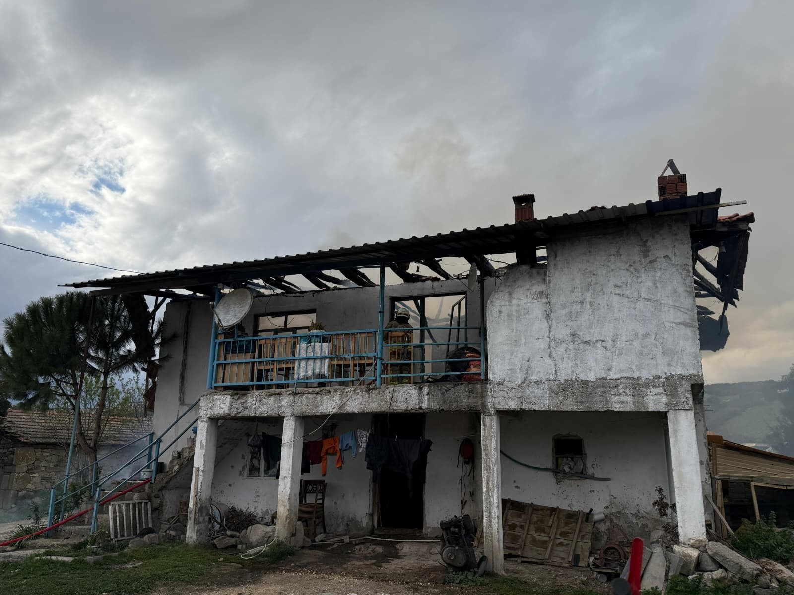 Selendi’de korkutan ev yangını