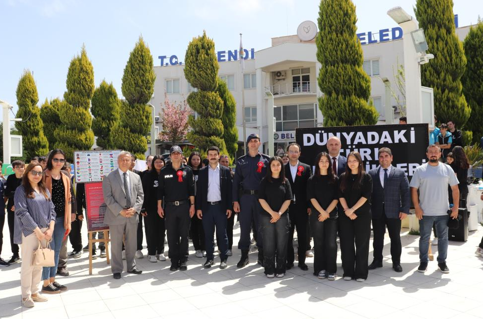 Selendi’de şehitler için sergi açıldı