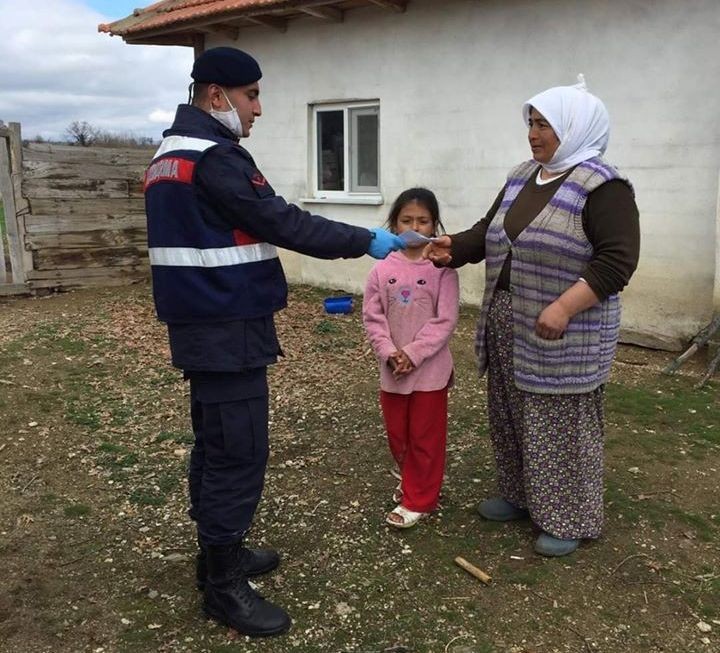 Selendi’de yardım ödemeleri evlere teslim ediliyor 