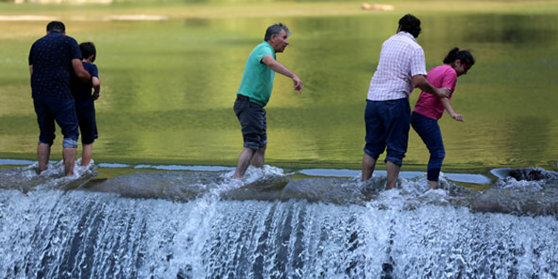Selfie çekmek için canlarını hiçe sayıyorlar