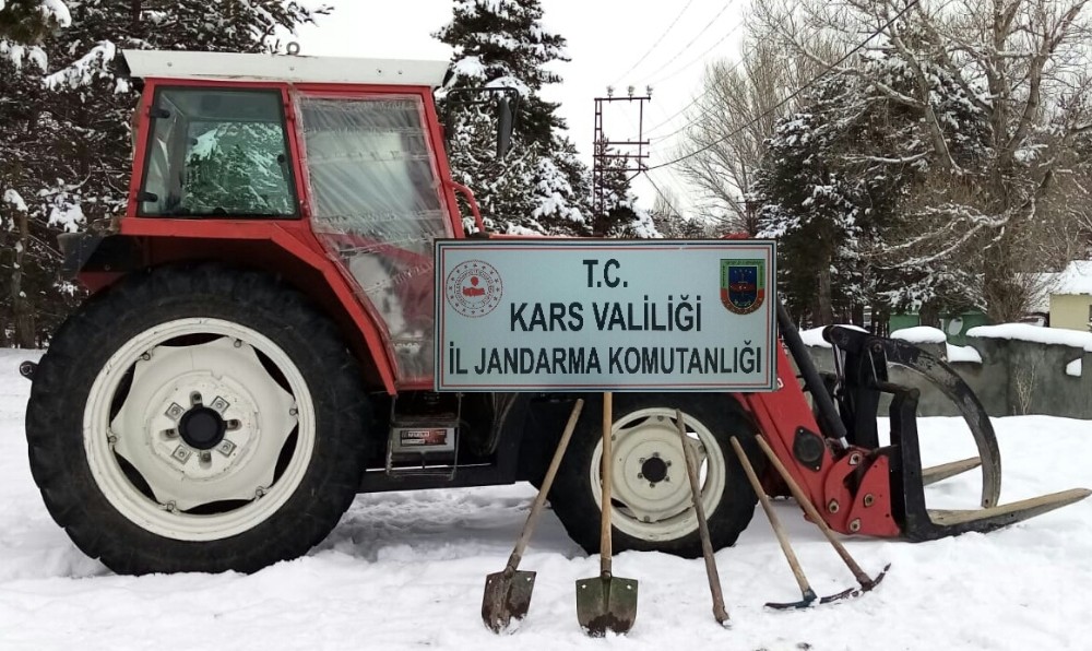 Selim’de kaçak kazı yapanlar suçüstü yakalandı 