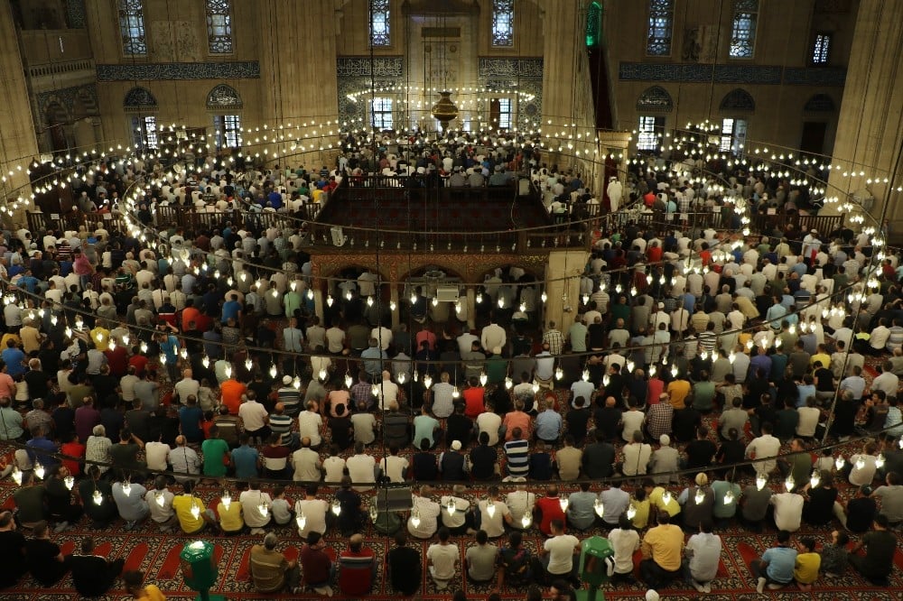 Selimiye Camii bayram sabahı doldu taştı 