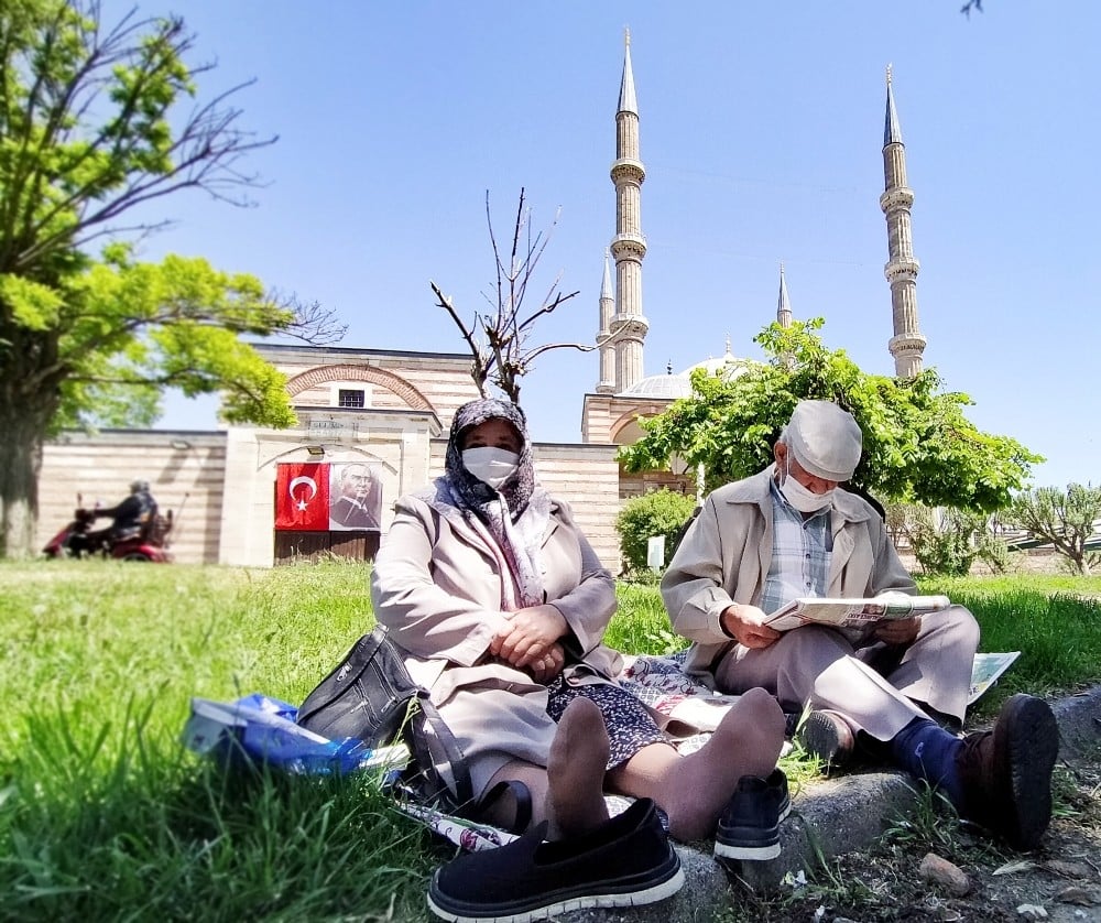 Selimiye Camii Meydanında dua ettiler, özgürlüğün tadını çıkardılar 