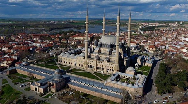 Selimiye Camii, yapıya zarar veren çimentodan temizlenecek