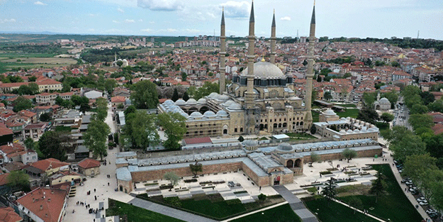 Selimiye Meydanı modern bir görünüme kavuştu