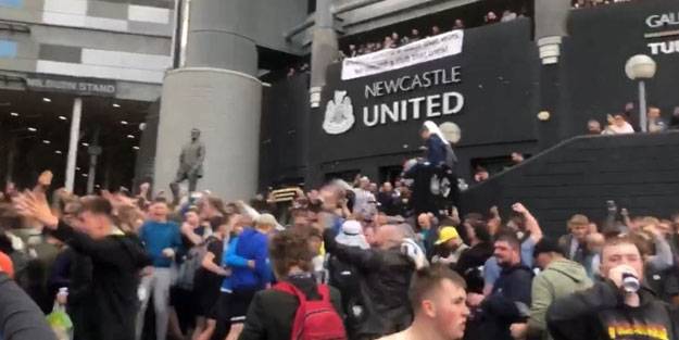 Selman parayı bastı! İngiliz taraftar çıldırdı