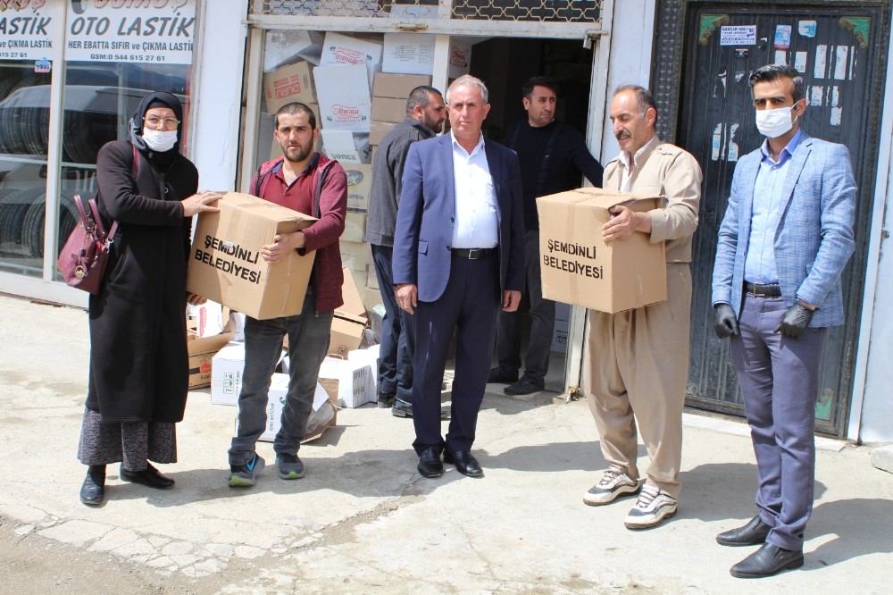 Şemdinli Belediyesinden ihtiyaç sahiplerine yardım 