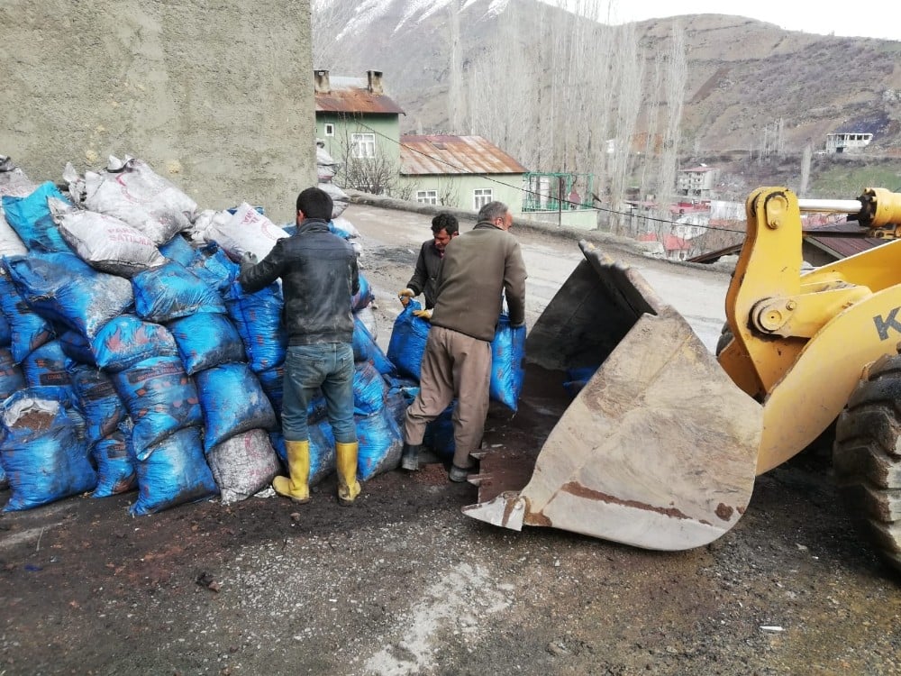Şemdinli Belediyesinden temizlik çalışması 