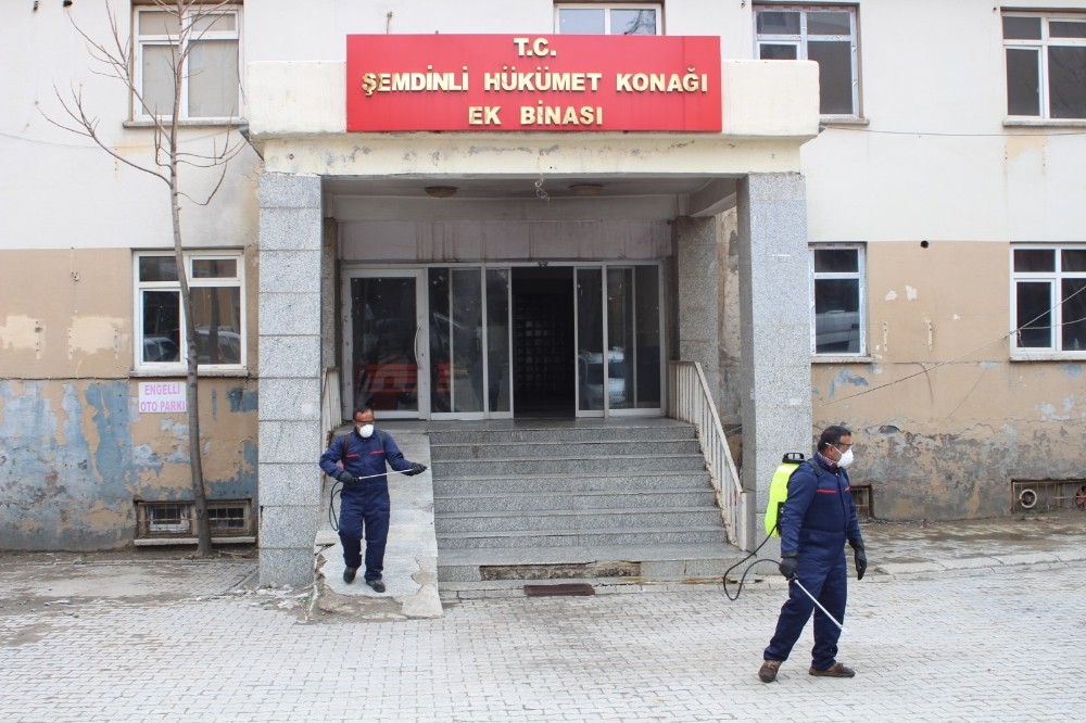 Şemdinli’de dezenfekte çalışması 