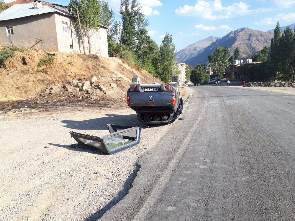 Şemdinli’de trafik kazası 1 kişi yaralandı 
