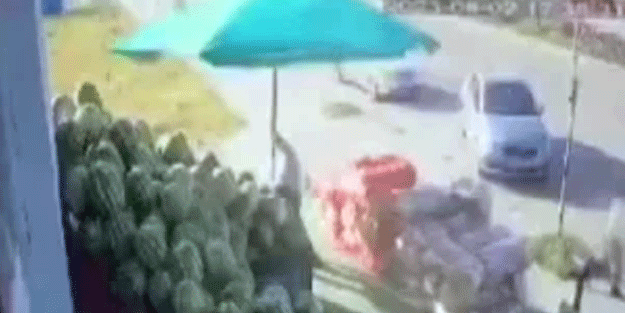 Şemsiye manavı uçurdu