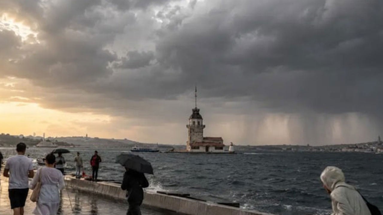 Şemsiyeleri hazırlayın! Gök gürültülü sağanak İstanbul’a yaklaşıyor