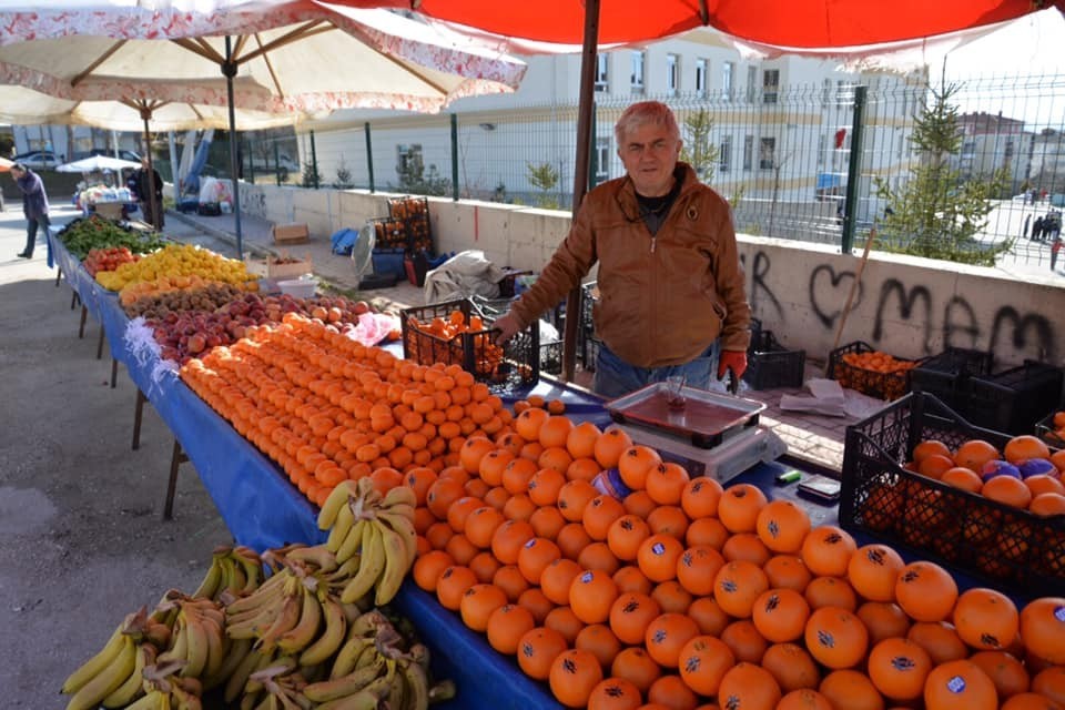 Semt pazarına ilgi yoğun 