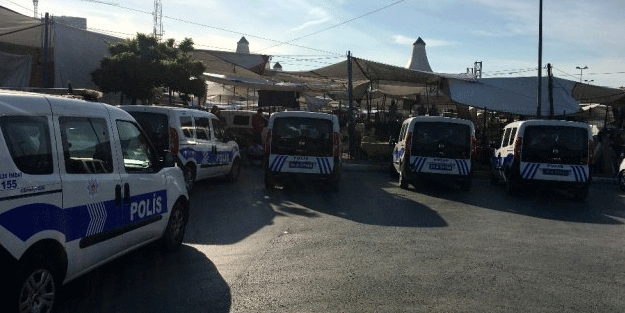 Semt pazarında bıçaklı kavga: Yaralılar var