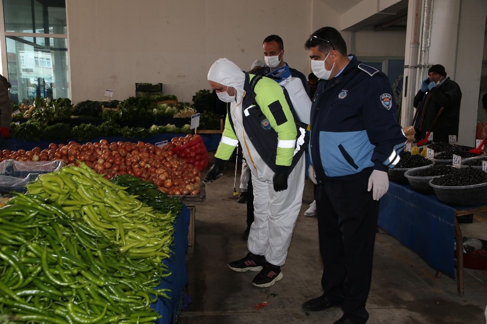 Semt pazarında korona virüs tedbirleri alındı 