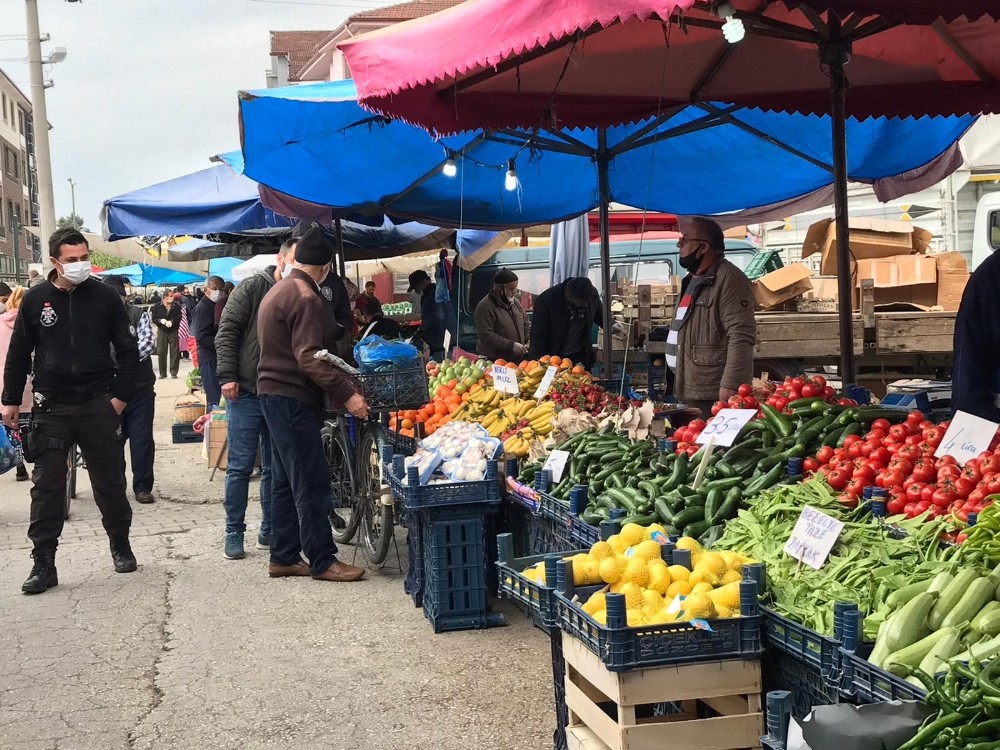 Semt pazarında Ramazan öncesi hareketlilik 