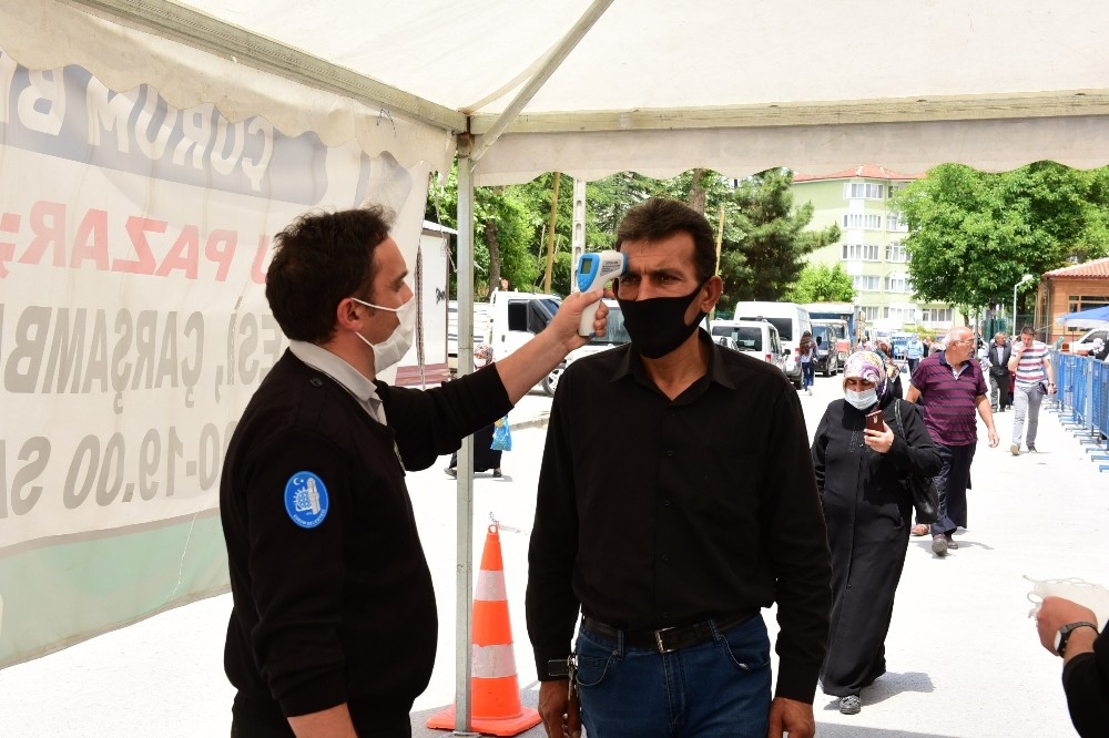 Semt pazarlarında maske ve sosyal mesafeden taviz yok 