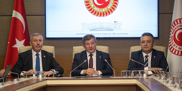 Sen bu hallere düşecek adam mıydın Davutoğlu?