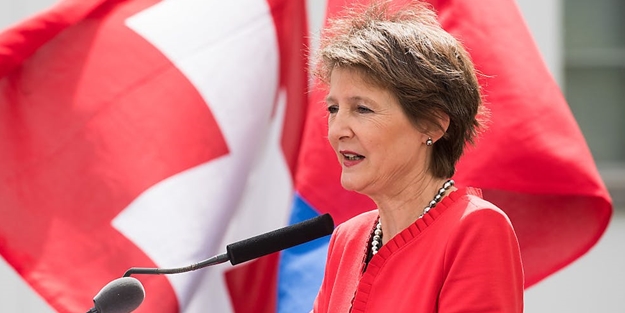 Sen iste Simonetta, İsviçreli yağmur suyunda da yıkanır! Avrupa 'Orta Çağ'a geri dönüyor