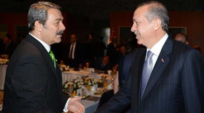 Sen kendini ne sanıyorsun acaba? Kadir İnanır’dan tuhaf sözler! Ağızlar bir karış açık kaldı